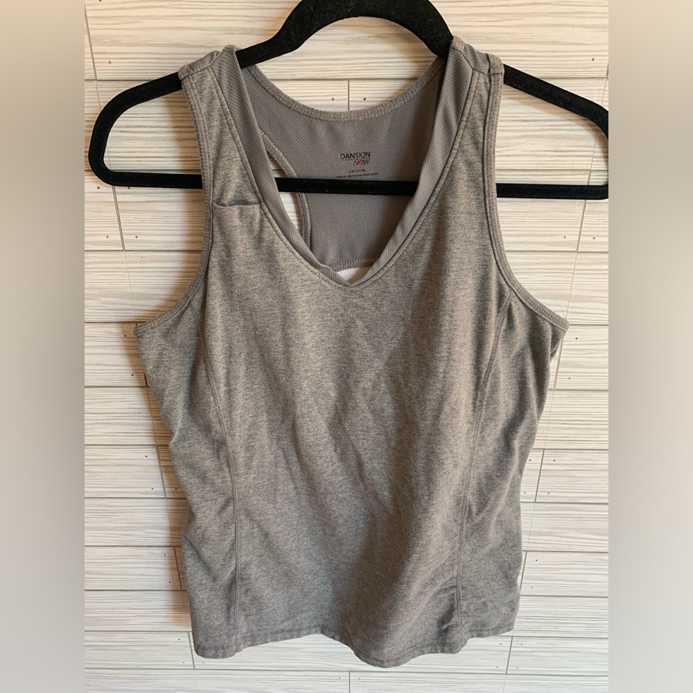 Danskin Now Light Gray V-Neck Performance Tank Top built in bra